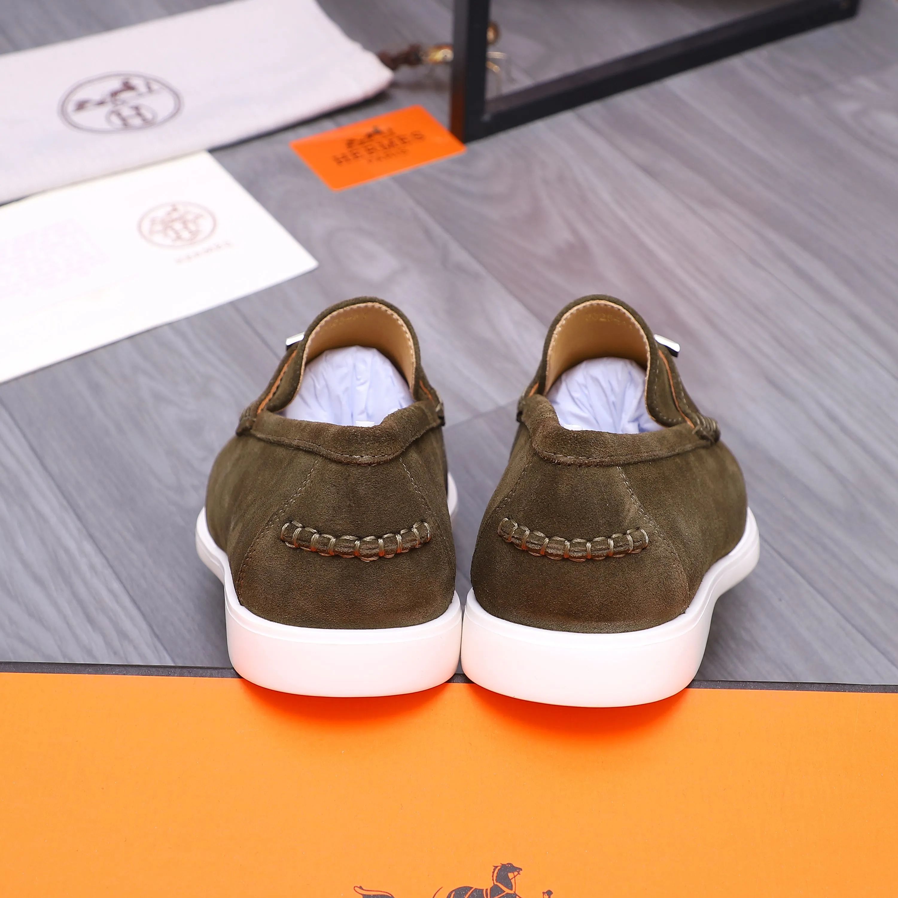 Men's shoes 💰p560 Product trademark: HERMES "Hermès" casual slip-on men's shoes. Regular size: 38-46 (45.46 is custom-made and non-refundable) Product materials: Selected frosted cowhide upper, cowhide lining, original foam rubber ultra-light sole